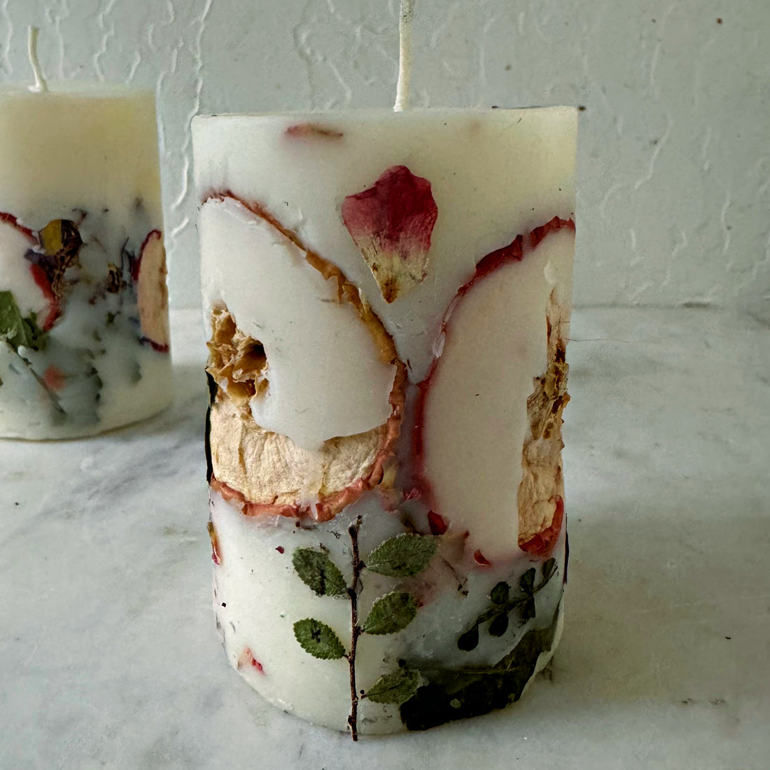 soy and beeswax candle, cotton wick, apple fragrance, hummingbird soapery.