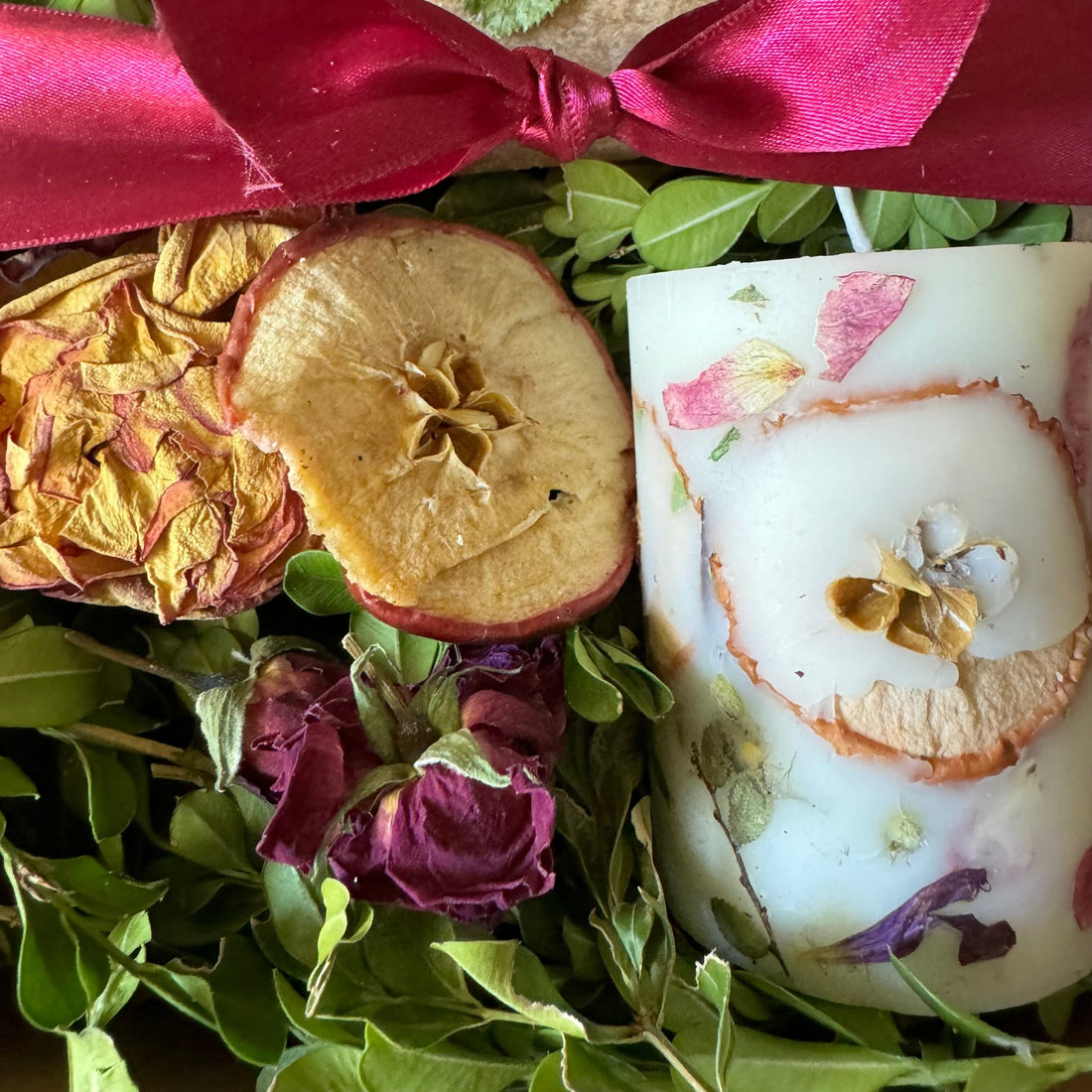 all natural handmade soap, botanical candle with dried apples and botanicals, Hummingbird Soapery.